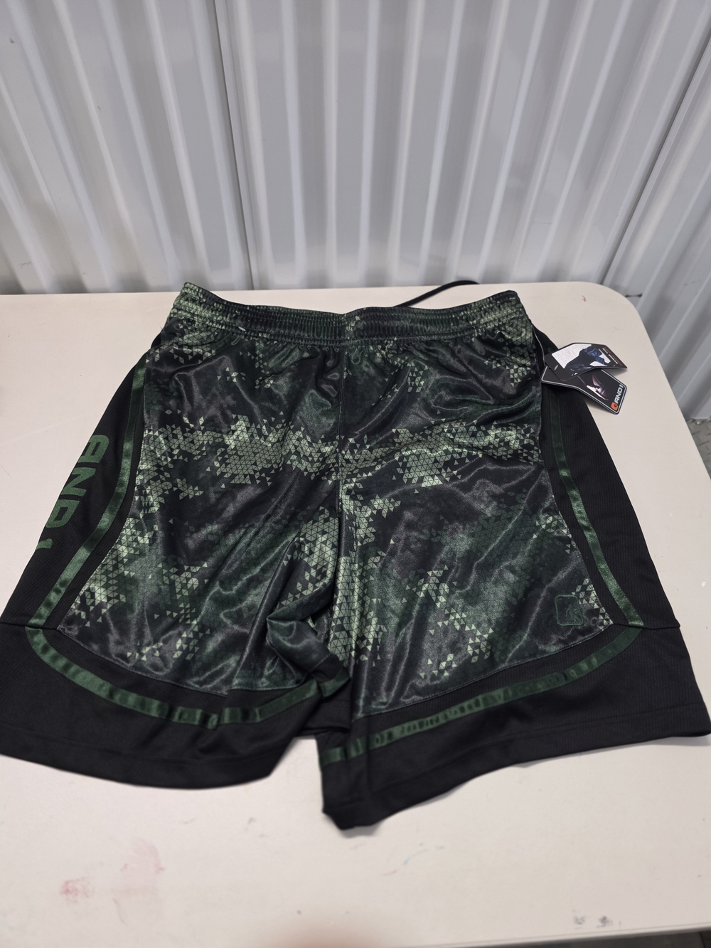 AND1 Athletic Long Shorts Basketball Gym Digital Camo Design Men's XL Inseam 11
